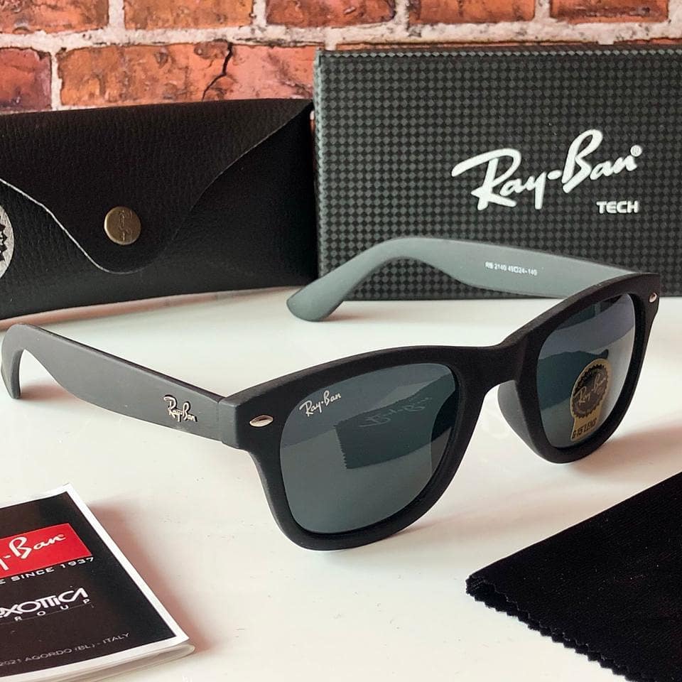 RAY-BAN Black & Black Wayfarer Trendy Hot Favourite Wintage Sunglass